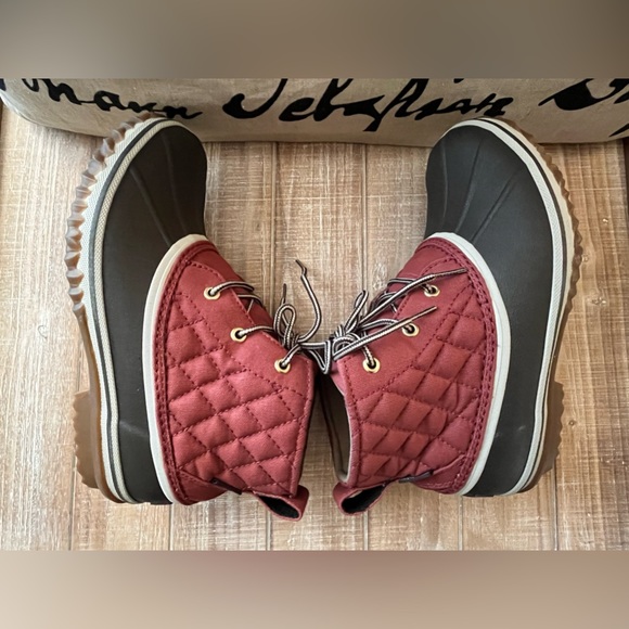 Brand new- Eddie Bauer Mid Boot. - Picture 7 of 9